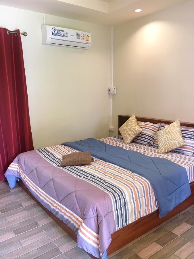 นพรัตน์การ์เด้นฮิลล์ Hotel Uthai Thani Exterior photo