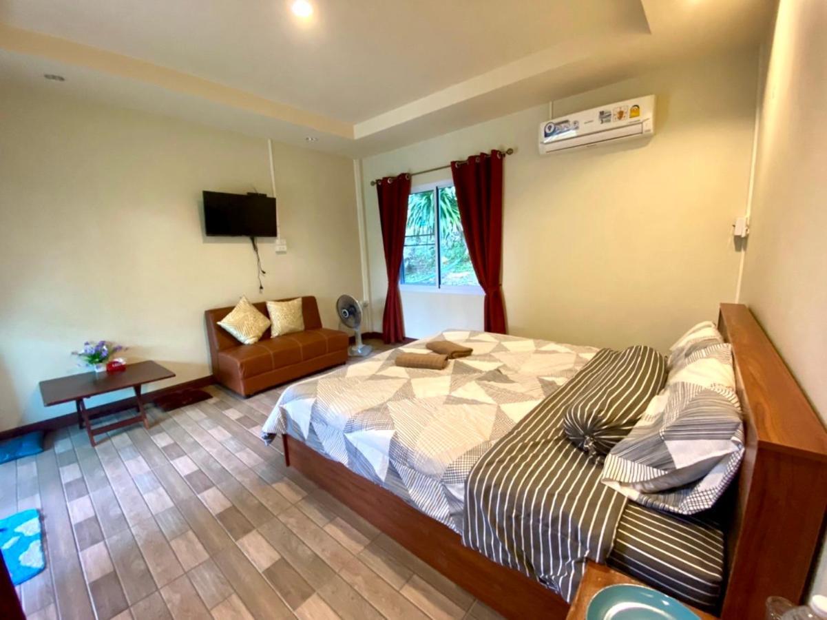 นพรัตน์การ์เด้นฮิลล์ Hotel Uthai Thani Exterior photo