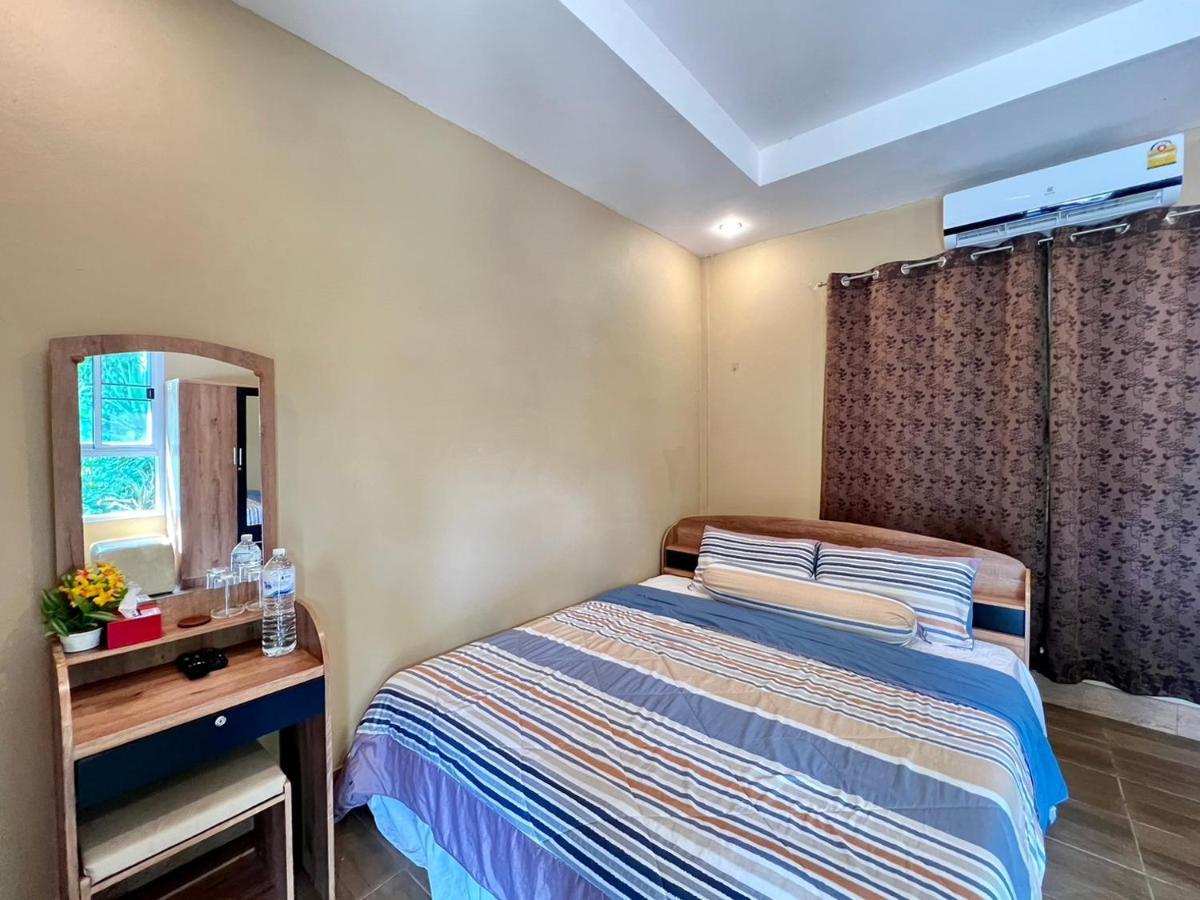 นพรัตน์การ์เด้นฮิลล์ Hotel Uthai Thani Exterior photo