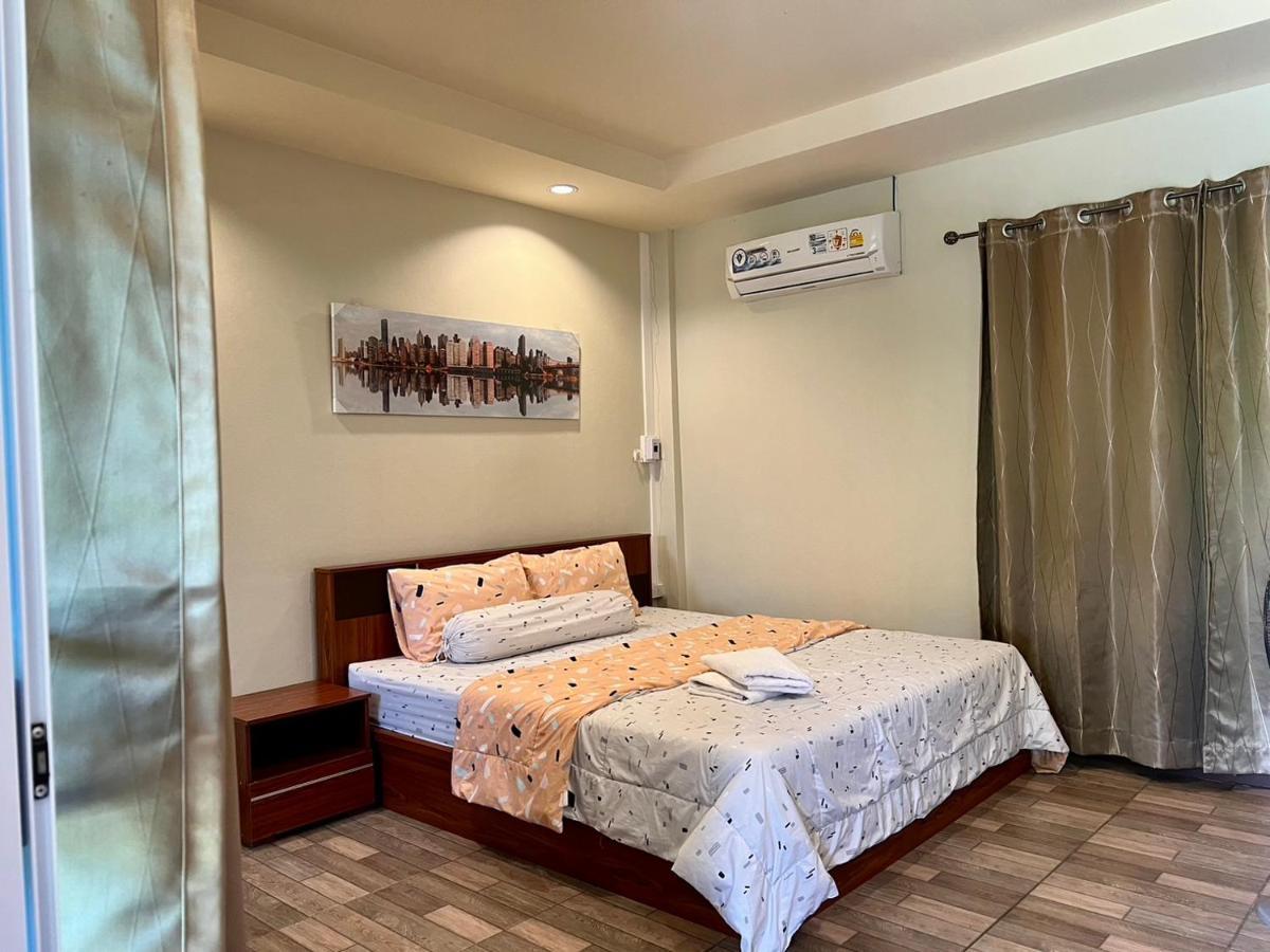 นพรัตน์การ์เด้นฮิลล์ Hotel Uthai Thani Exterior photo