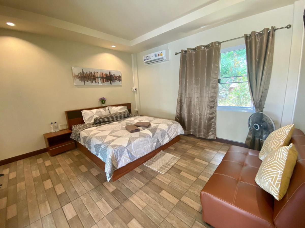 นพรัตน์การ์เด้นฮิลล์ Hotel Uthai Thani Exterior photo