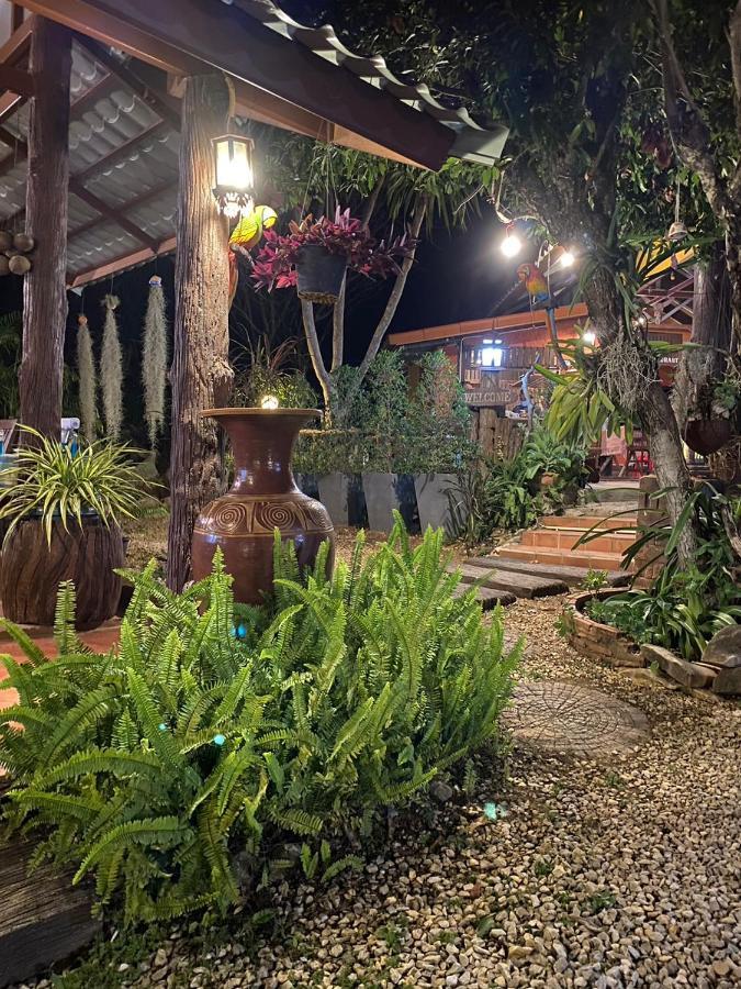 นพรัตน์การ์เด้นฮิลล์ Hotel Uthai Thani Exterior photo