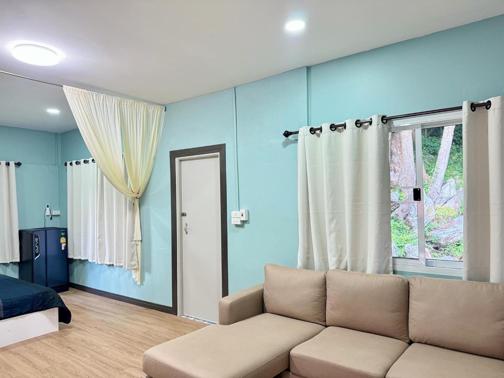 นพรัตน์การ์เด้นฮิลล์ Hotel Uthai Thani Exterior photo