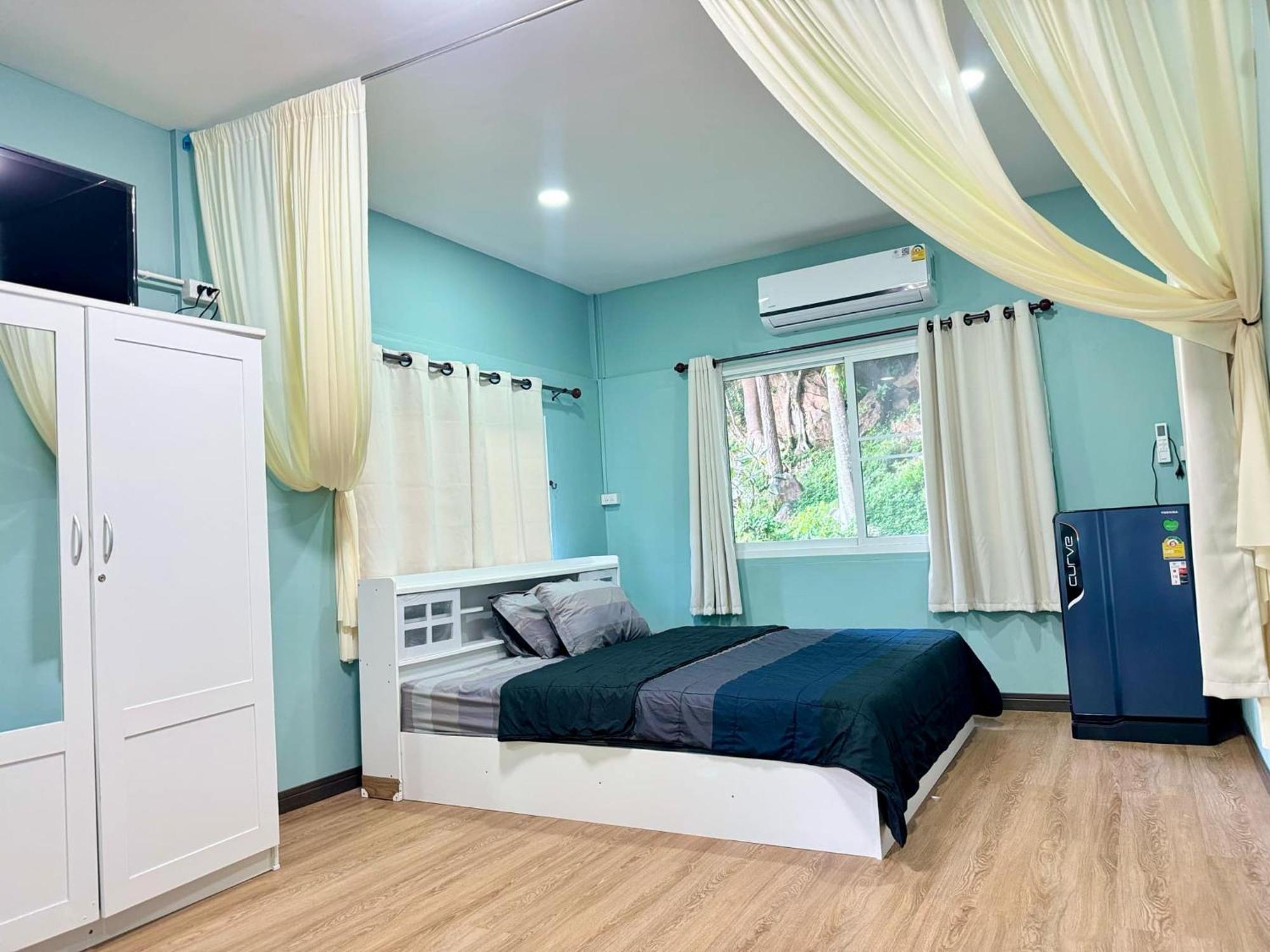 นพรัตน์การ์เด้นฮิลล์ Hotel Uthai Thani Exterior photo