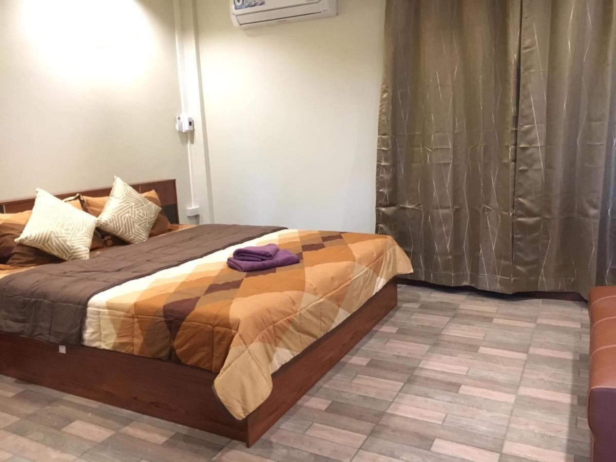 นพรัตน์การ์เด้นฮิลล์ Hotel Uthai Thani Exterior photo