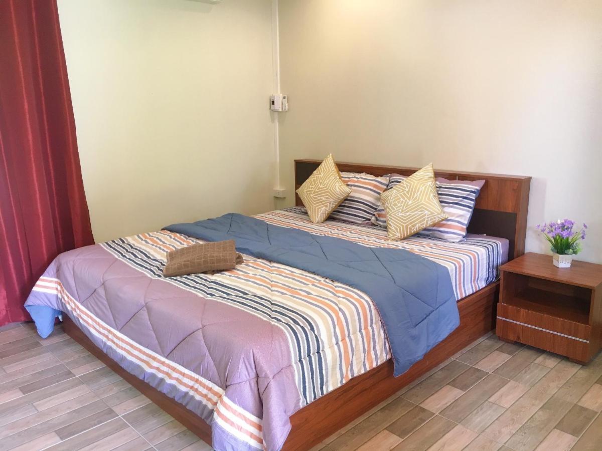นพรัตน์การ์เด้นฮิลล์ Hotel Uthai Thani Exterior photo